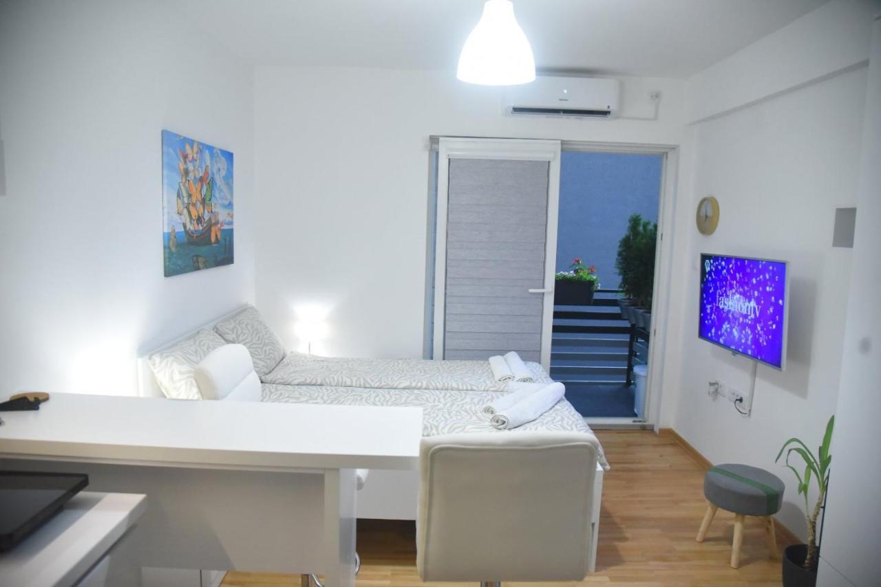 Dekart 2 Apartment Ni Exterior foto