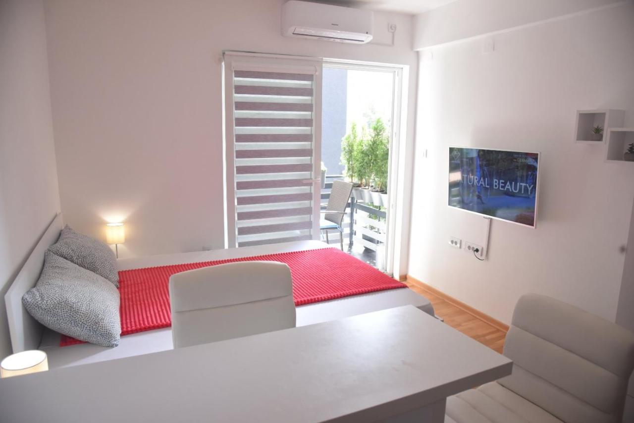 Dekart 2 Apartment Ni Exterior foto