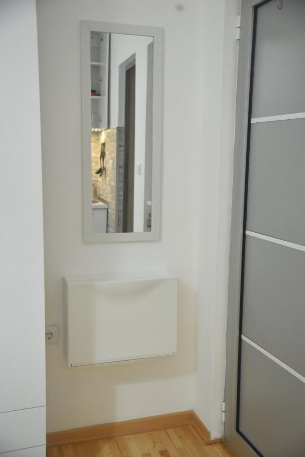 Dekart 2 Apartment Ni Exterior foto